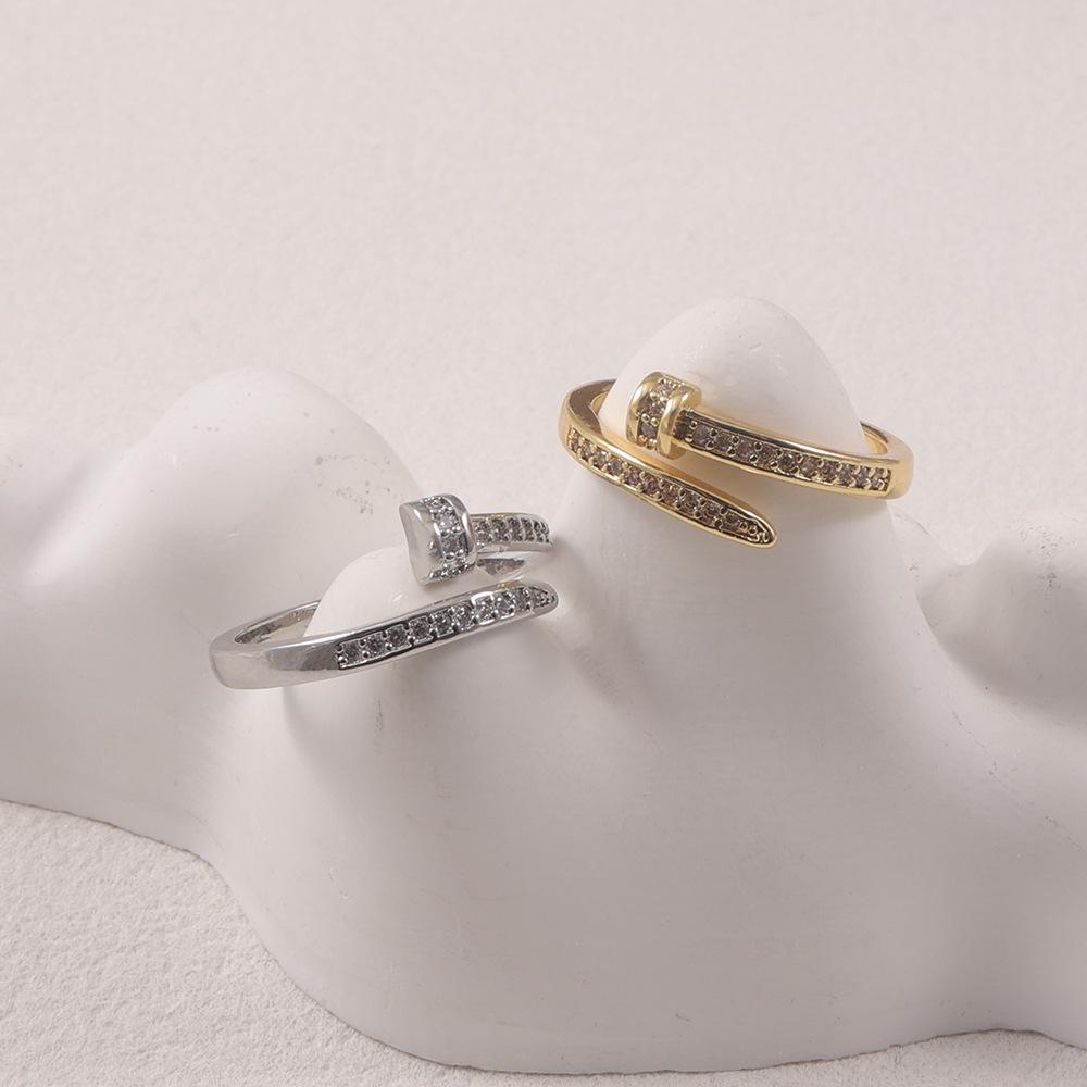 T-shaped Diamond Ring - Elegant, Versatile Design for Everyday Wear