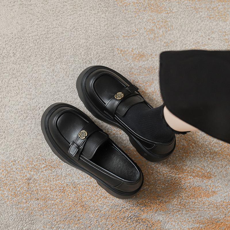 

Новые туфли-лодочки на небольшом толстом каблуке, с педалью, из маленькой кожи, черные, темпераментные 39 чёрный