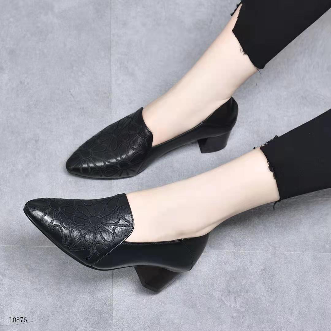

2025 spring and autumn deep mouth pointed middle heel fashion middle heel work shoes Internet celebrity explosion slope heel spring and autumn embroid 35