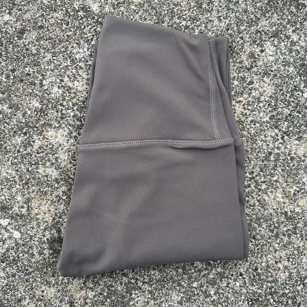 Solid Color High-Waisted Women's Yoga Leggings with Back Pocket – Soft, Elastic, and Peach Bum Enhancing