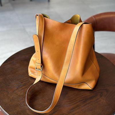 Korean Retro Leather Bucket Bag: Women's Large Capacity Vegetable-Tanned Cowhide Tote, Single Shoulder & Crossbody.