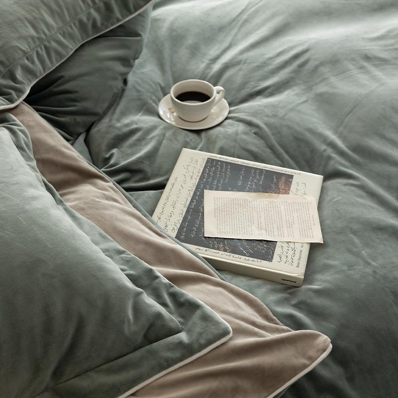 Mei Yun Ge High Weight Dove Velvet Double Splicing Warm Rolling Edge Craftsmanship Color blocked Single Duvet Cover
