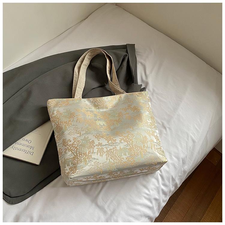 

Ретро вышивка большая сумка женская 2025 новая сумка под мышкой новая китайская сумка через плечо большая вместимость сумка-тоут тренд озеро синий