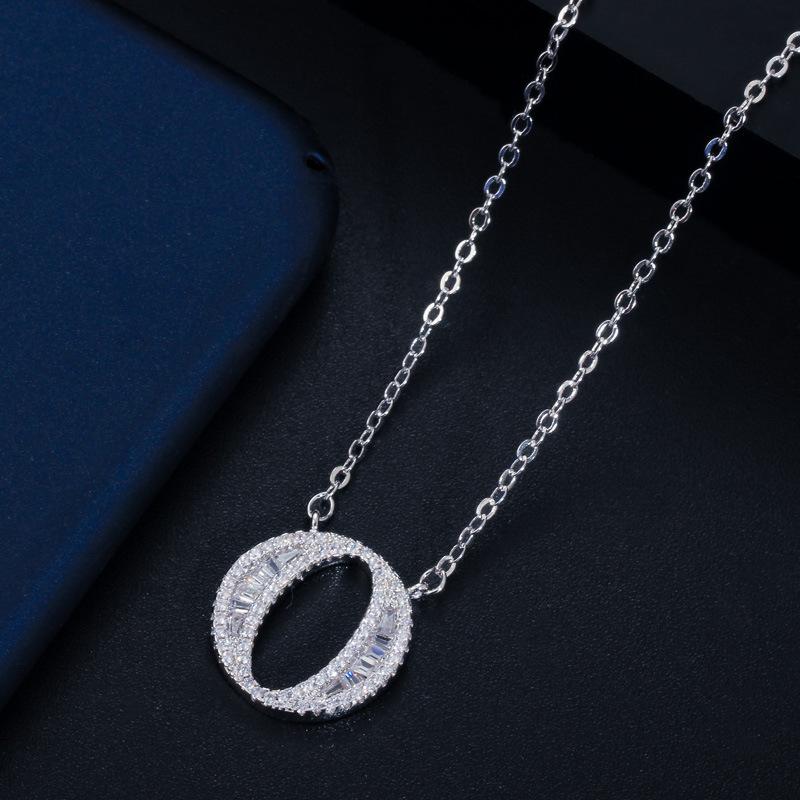 Wife'S Romantic Trip With 26 English Letters Collarbone Chain Pendant, Slightly Inlaid Zircon-Plated Platinum Necklace