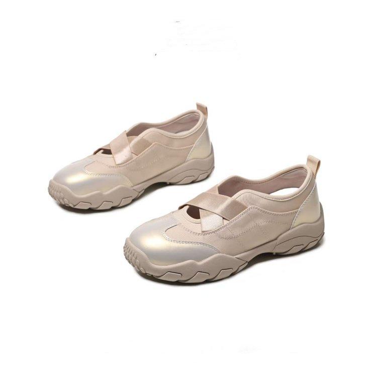 New Chinese ballet style little white shoes women's 2025 autumn new popular streamer style ins trendy brand versatile single shoes