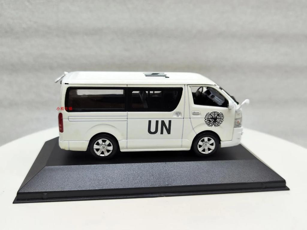 1:43 TOYOTA HIACE UN Alloy Car Model Simulation Diecast Collectible Ornaments Toys Children's Gifts