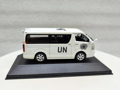 1:43 TOYOTA HIACE UN Alloy Car Model Simulation Diecast Collectible Ornaments Toys Children's Gifts