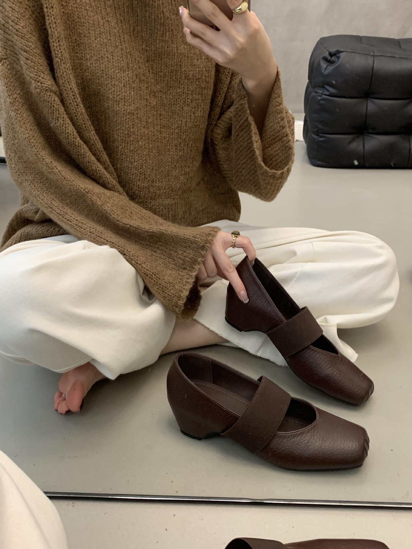 

Inner height increase 5cm ballet shoes 2025 new minimalist pig nose thick heel temperament single shoes Mary Jane 39 коричневий