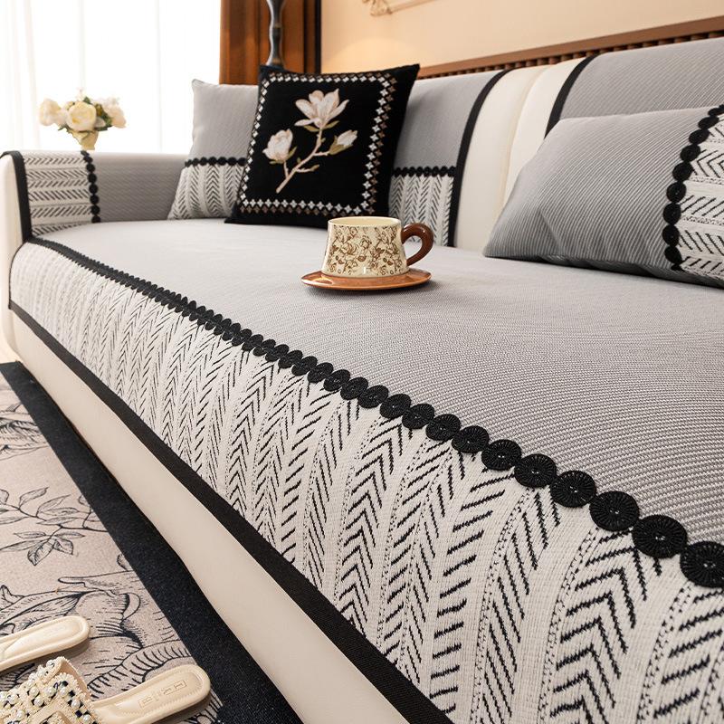 In the summer of 2025, the new sofa cushion is cold and non-slip in summer, and the high-end leather seat cushion cover cloth towel.