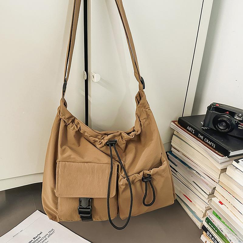 Large capacity nylon cloth tote bag women's new lightweight fashion sports and leisure shoulder messenger bag