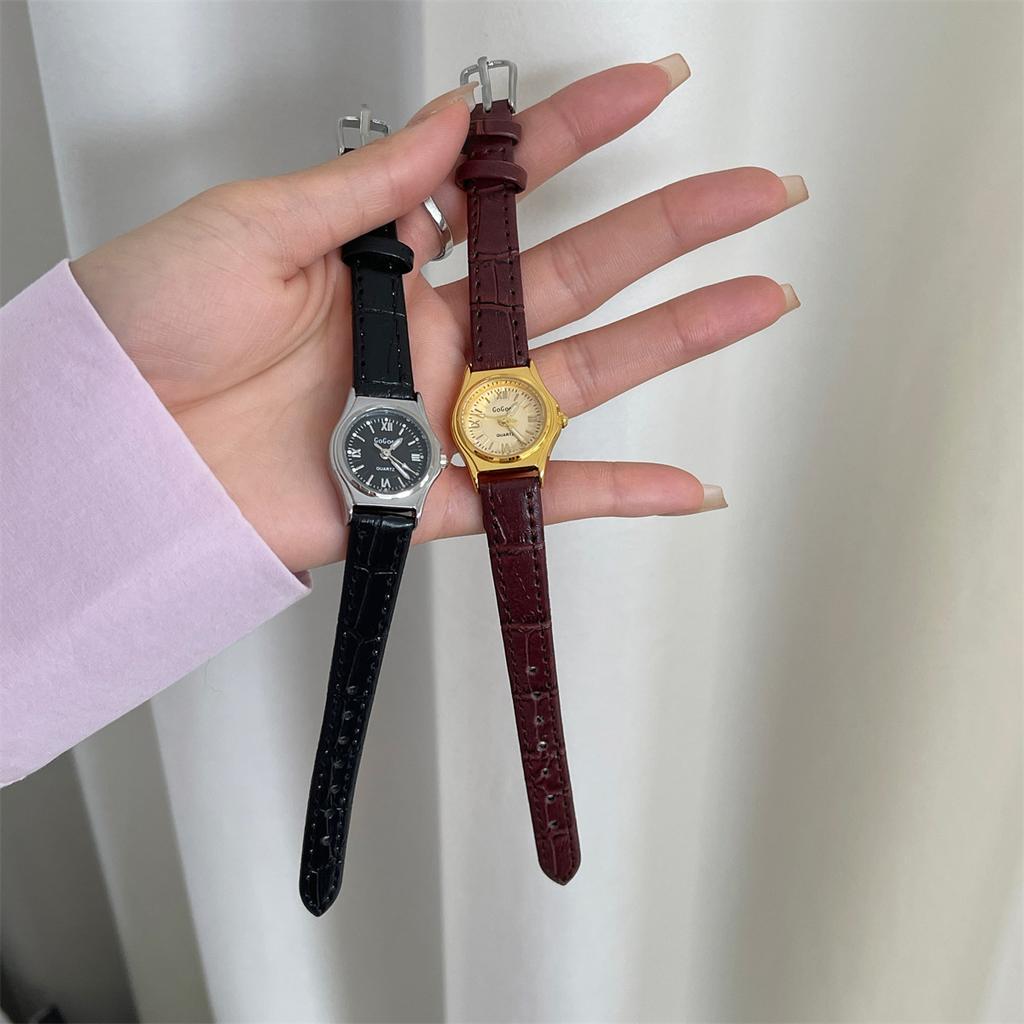 Supply Medieval Fashion Small Gold Watch Watch Temperament High Value Fashion Women'S Small Dial Quartz Watch