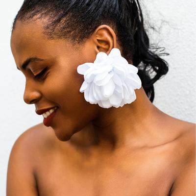 Große Ohrstecker mit auffälligem Blumenmuster: Europäisches und amerikanisches Sommerdesign