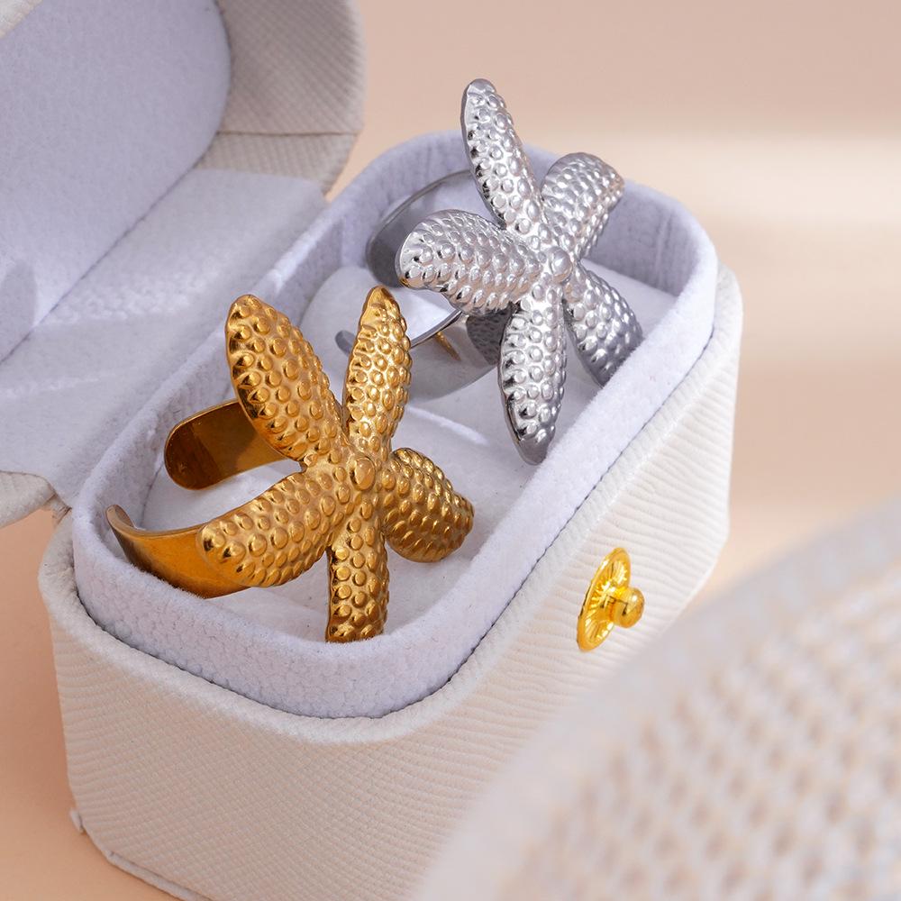 European & American Retro Stainless Steel Star Ring: 18K Gold-Plated, Adjustable, Women's Fashion.