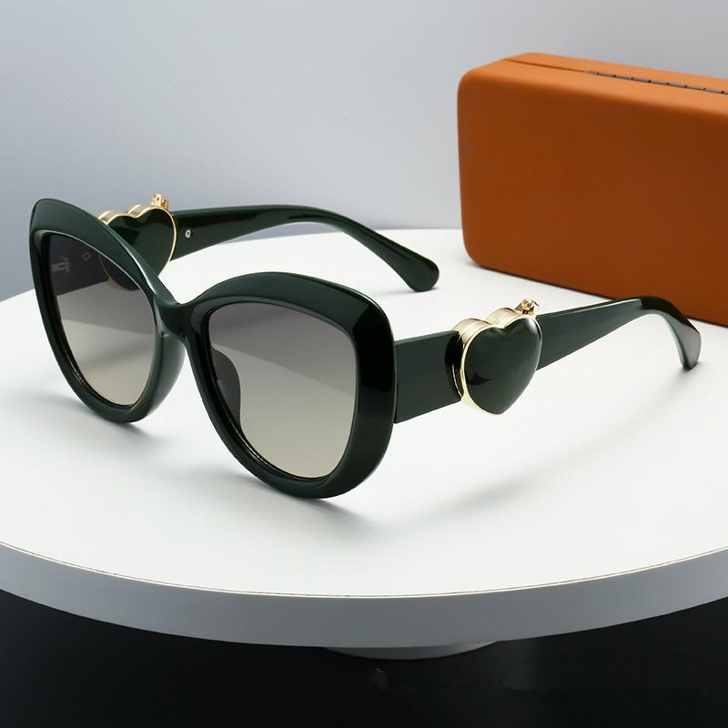 Fashion Oversized Cat Eye Sunglasses Women Men  Luxury Brand Designer Love Heart Frame Gradient Lens Sexy Sun Glasses for Ladies