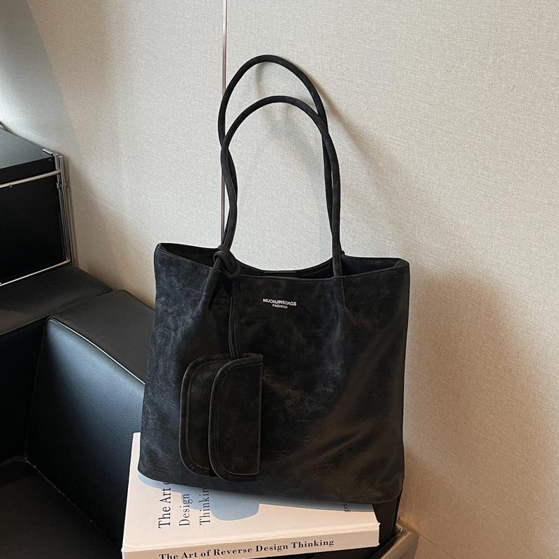 

Retro bag women s large-capacity new autumn and winter versatile shoulder bag popular commuter tote bag чёрный