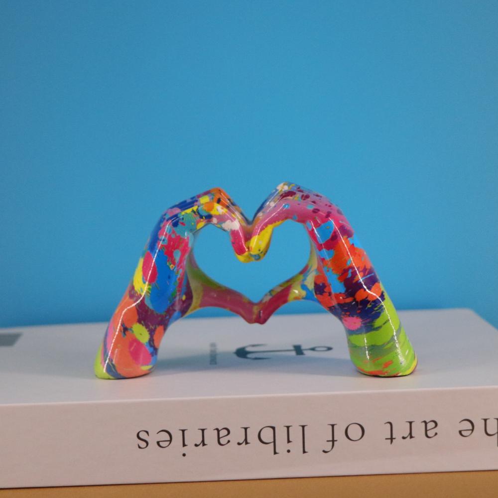 Creative Color Oil Painting Heart-shaped Gesture Figurine Ornament Love Hand Sculpture Modern Fashion Home Desktop Decoration