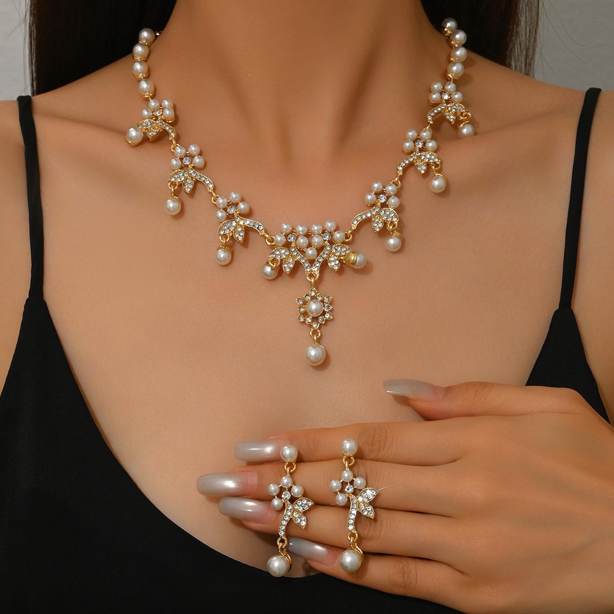 Elegant Water Drop & Geometric Pearl Flower Jewelry Set: European/American Style Earrings & Necklace золотой