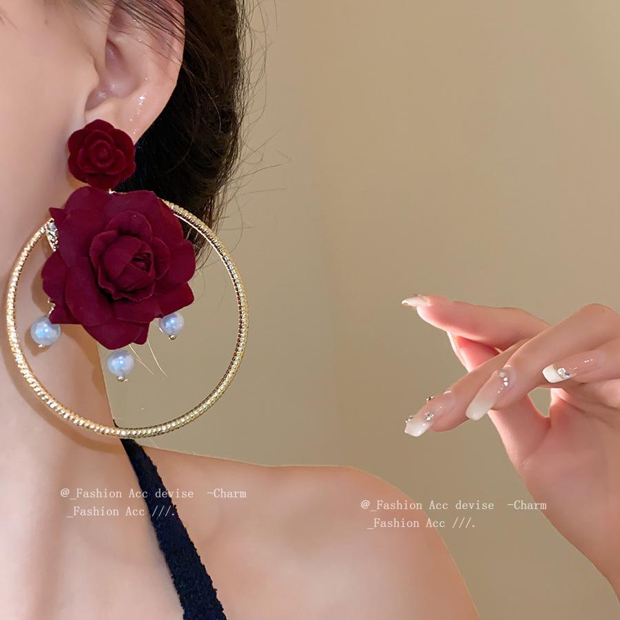Silver Needle Pearl Rose Circle Stud Earrings French Retro Gentle Earrings Fashion Temperament Earrings Design Sense Niche