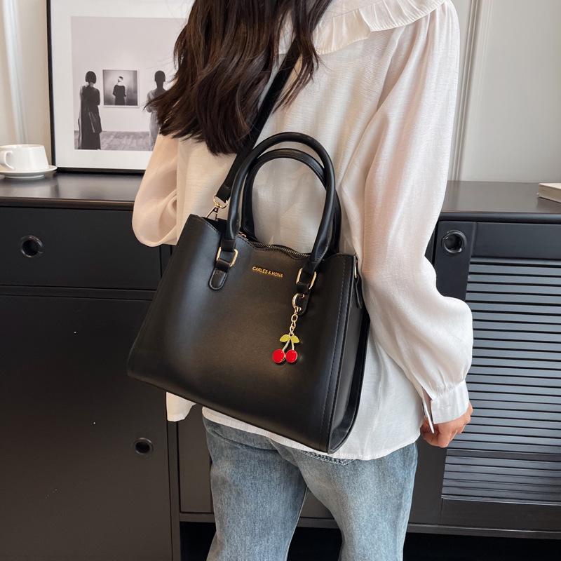 

2025 Luxury Red Bridal Wedding Handbag - Elegant Textured Shoulder & Crossbody Bag for Women