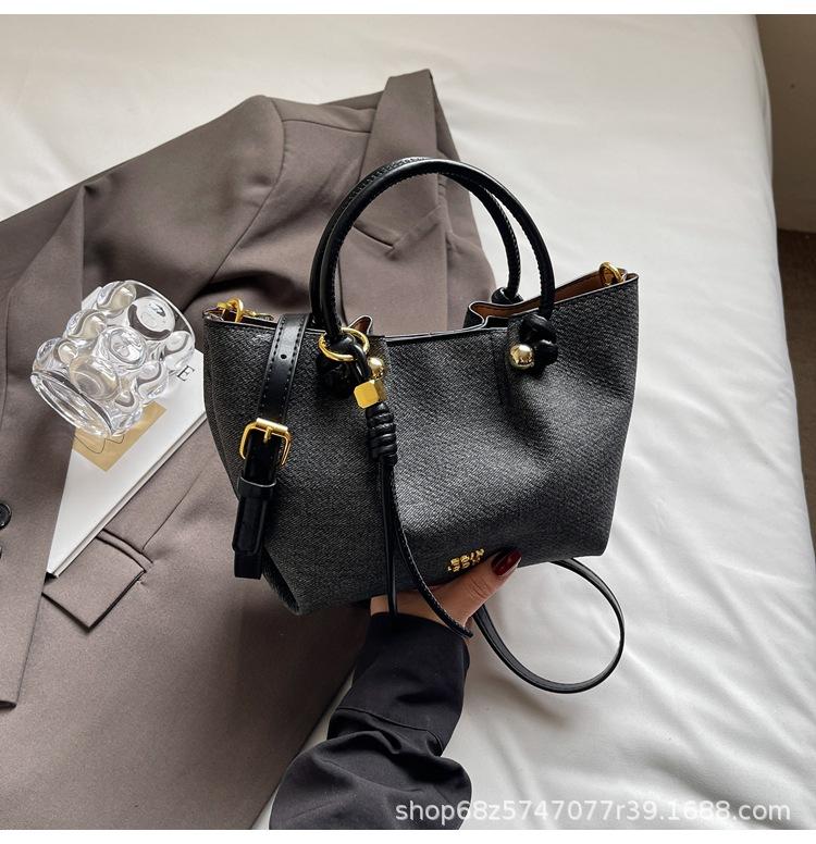 High-end Tote Bag Women's 2025 Summer New Simple Handbag Simple Trend Fashion Shoulder Messenger Bag