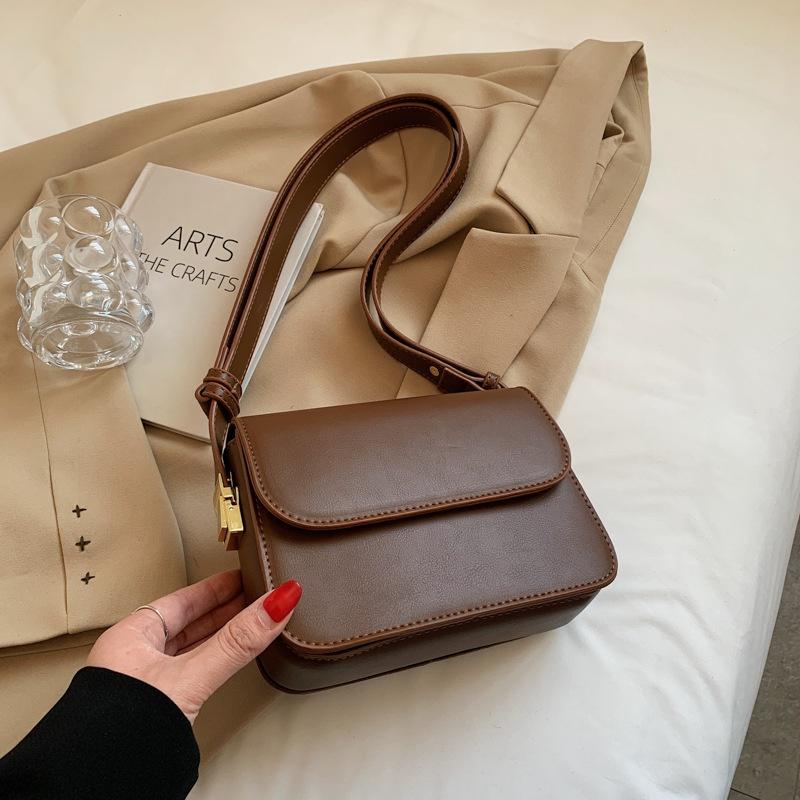 IELGY Design Shoulder Strap Fashionable and Popular Messenger All-match Small Square Bag