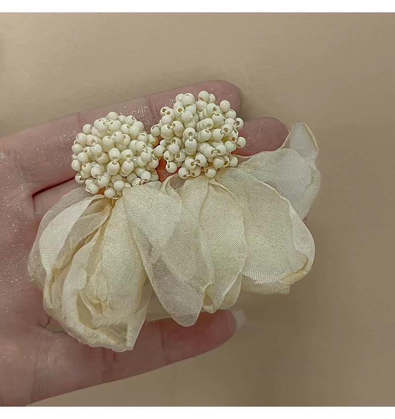 Silver Needle Heart Resin Flower Mesh Earrings: Luxurious, Sweet, Fresh, and Elegant Mori-Style Women's Jewelry