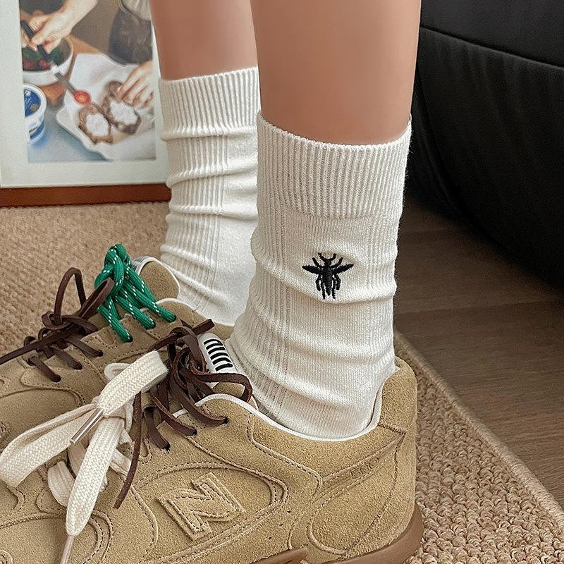 5 Pairs Autumn and Winter New Wool Socks Fashion Embroidery Bee Ankora Red Light Luxury Niche Mid-calf Socks