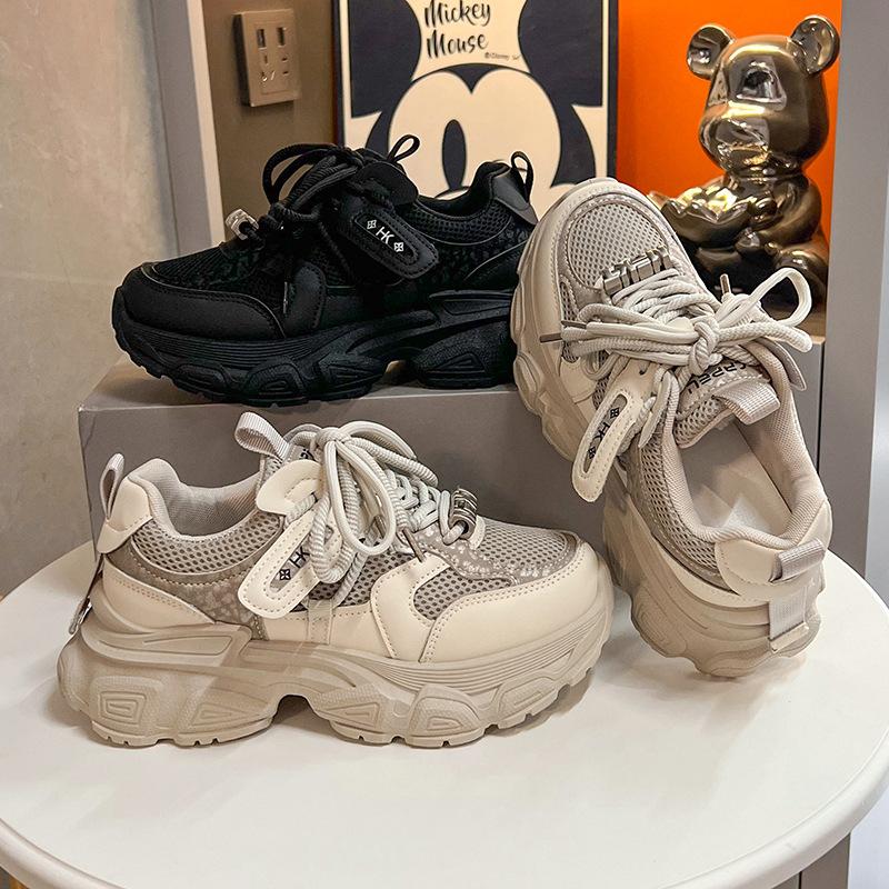 European thick-soled black dad shoes female Internet celebrities fried street sports shoes 2025 autumn new versatile height-increasing casual shoes