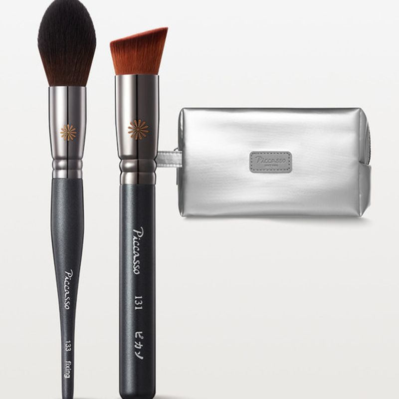Piccasso Porcelain Skin Set (133 Fixing Powder + 131 Foundation + Everyday Pouch Silver) 133+131+Everyday Pouch Silver Gift