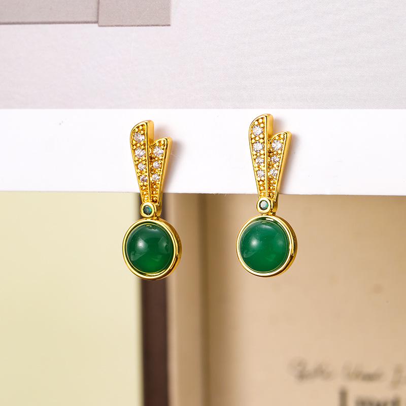 

Retro Chinese Jade Glass Diamond Stud Earrings with 925 Silver Needle золотой