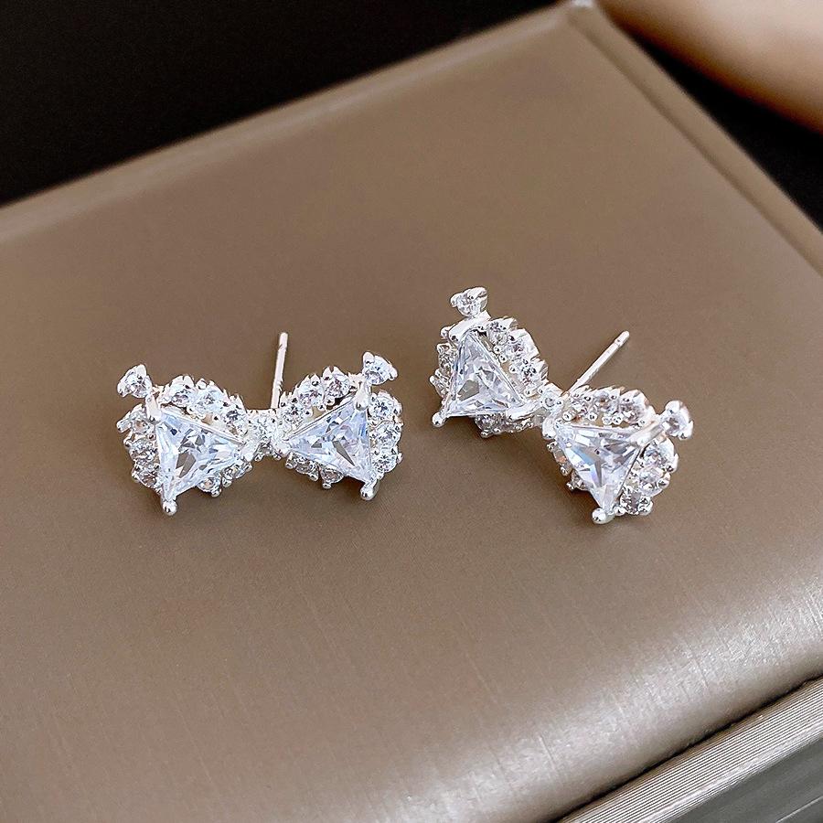 Korean sweet super flash zircon bow earrings, studs, exquisite and simple earrings.