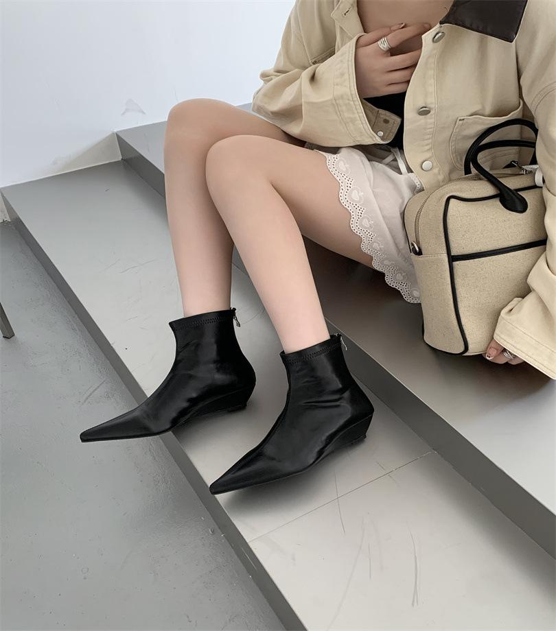 2025 autumn single boots pointed head Korean version fashion boots low heel short boots women's rear zipper and ankle boots temperament flat bottom