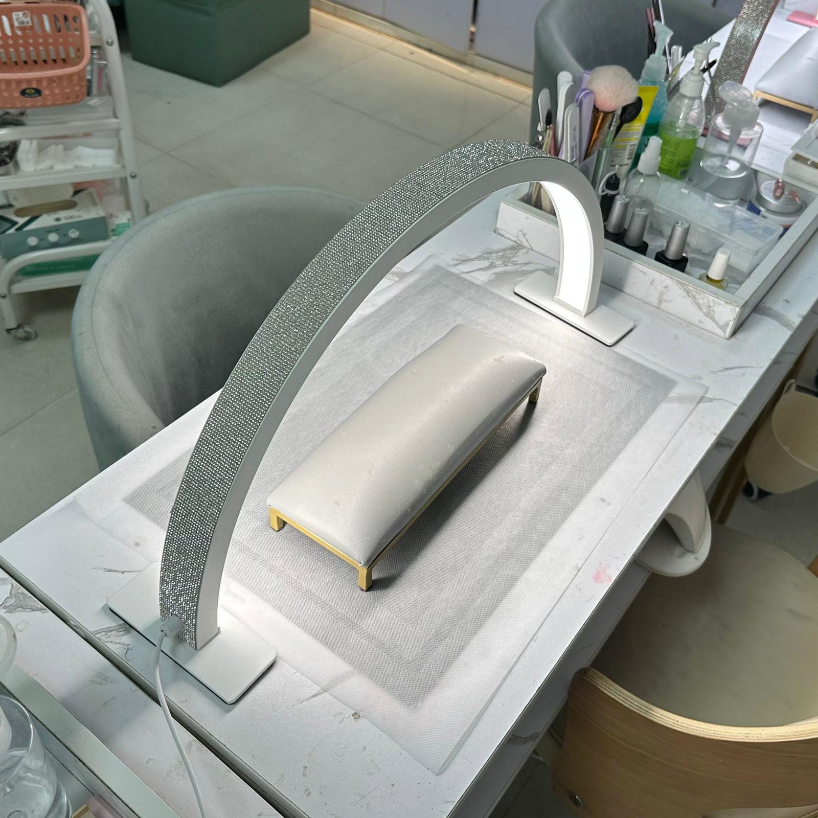 

Настольный U-образный полумесяц для татуажа ресниц, косметический светильник для полировки ногтей, светодиодная лампа для полировки ресниц, защита глаз. 22inch белый