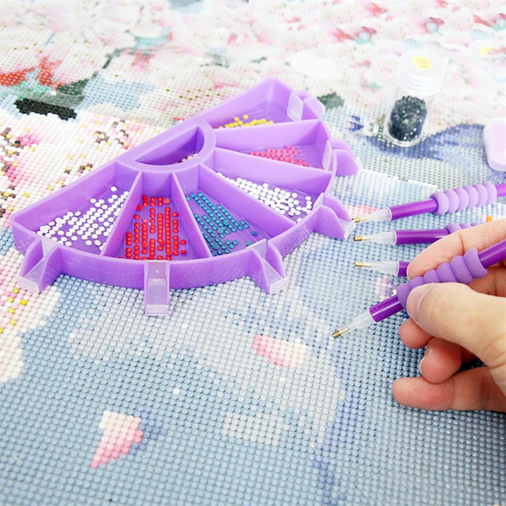 Diamond Painting Tool Kit with Fan Shaped Sorting Tray Wax Pads Craft Pens Scraper Brush Stands and Spoon for Rhinestone Art DIY Supplies