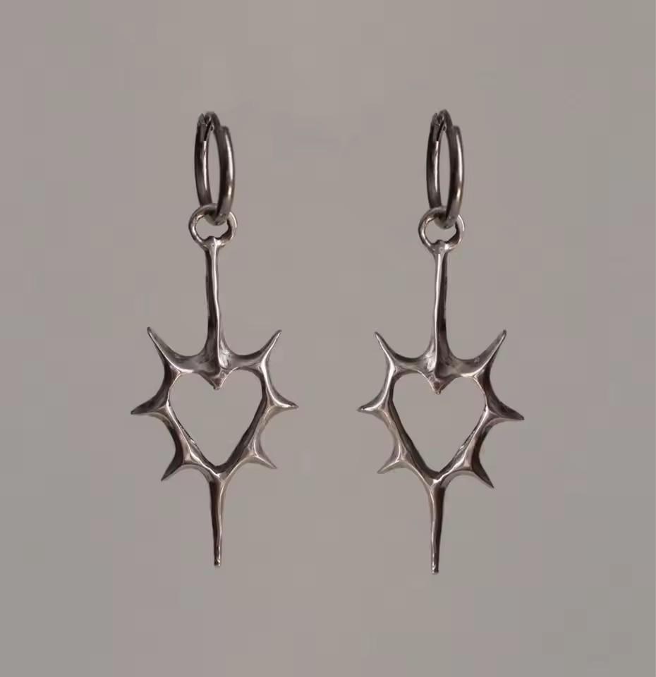 Trendy Niche Hollow Out Thorn Peach Heart Earrings, Couple Style Male And Female Ear Clasps, Personalized Sweet And Cool Style Earrings