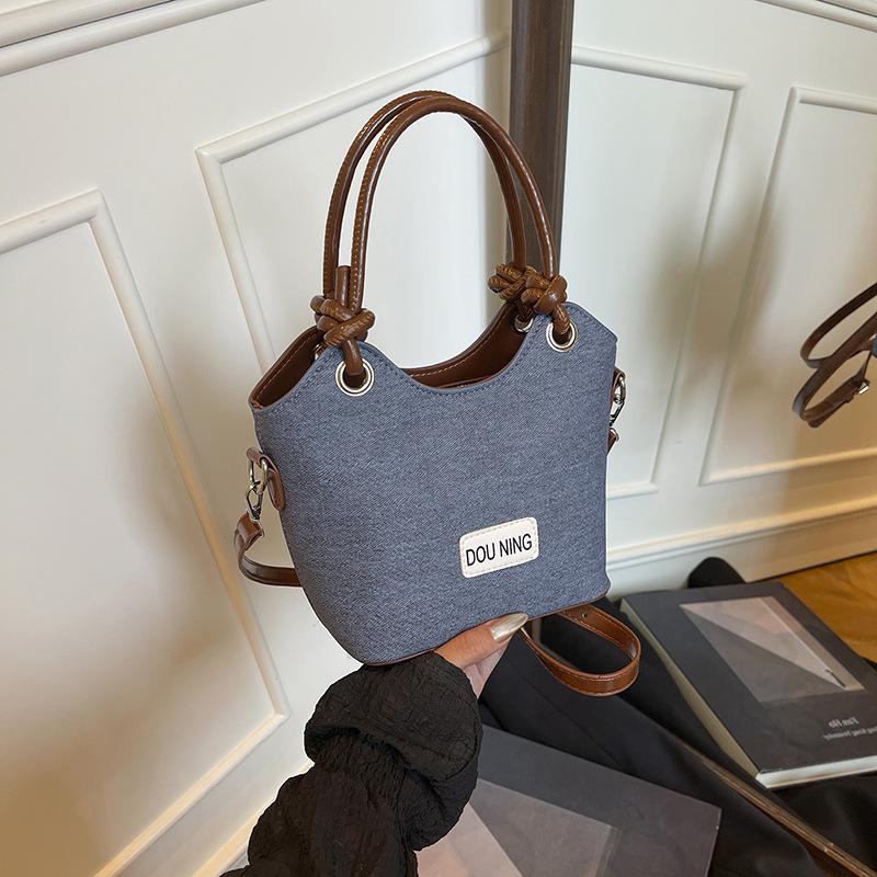 Denim vegetable basket small bag women's 2025 new autumn and winter fashion commuter bucket bag high-end sense contrasting color messenger bag
