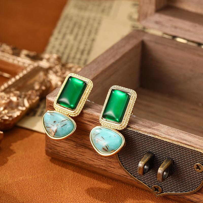 Vintage Earrings In Jewelry Geometric Heart Shaped Design Natural Stone Elegant Earrings Fashionable Jewelry Accessories