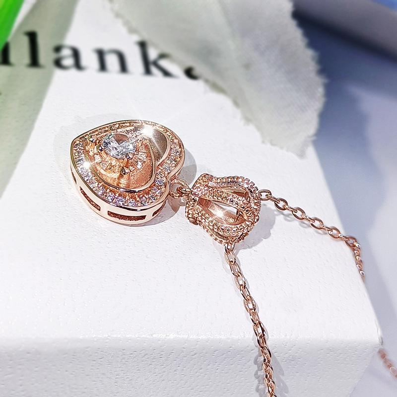 Necklace Decoration, Women's Heart-shaped Full Diamond Short Collarbone Chain, Simple Temperament Internet Celebrity Love Pendant
