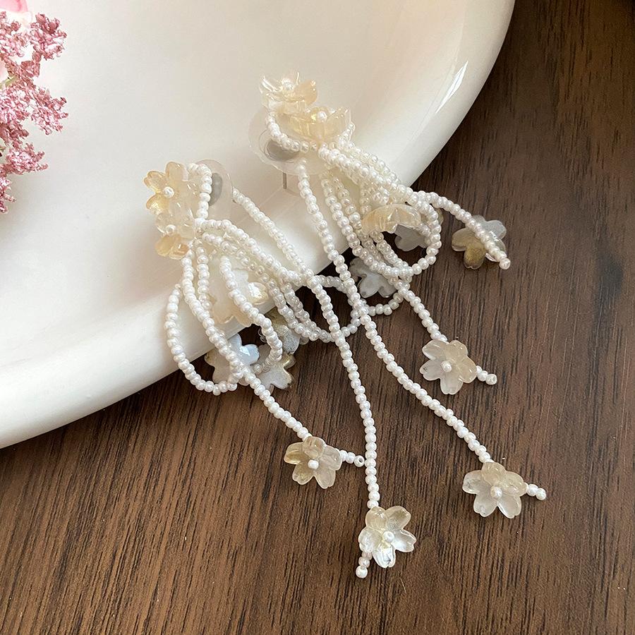 

Silver needle shell flower fringed earrings holiday wind fresh and sweet simple fashion stud earrings niche high-end earrings