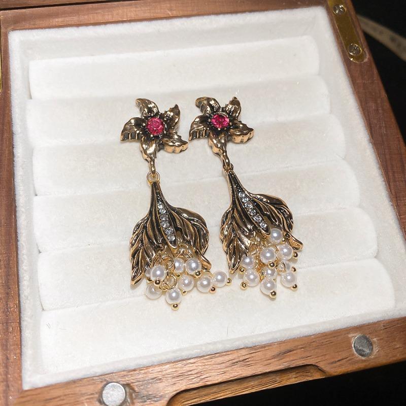 Medieval Vintage Diamond Diamond Flower Stud Earrings Retro Court Temperament Earrings Light Luxury High-end Earrings