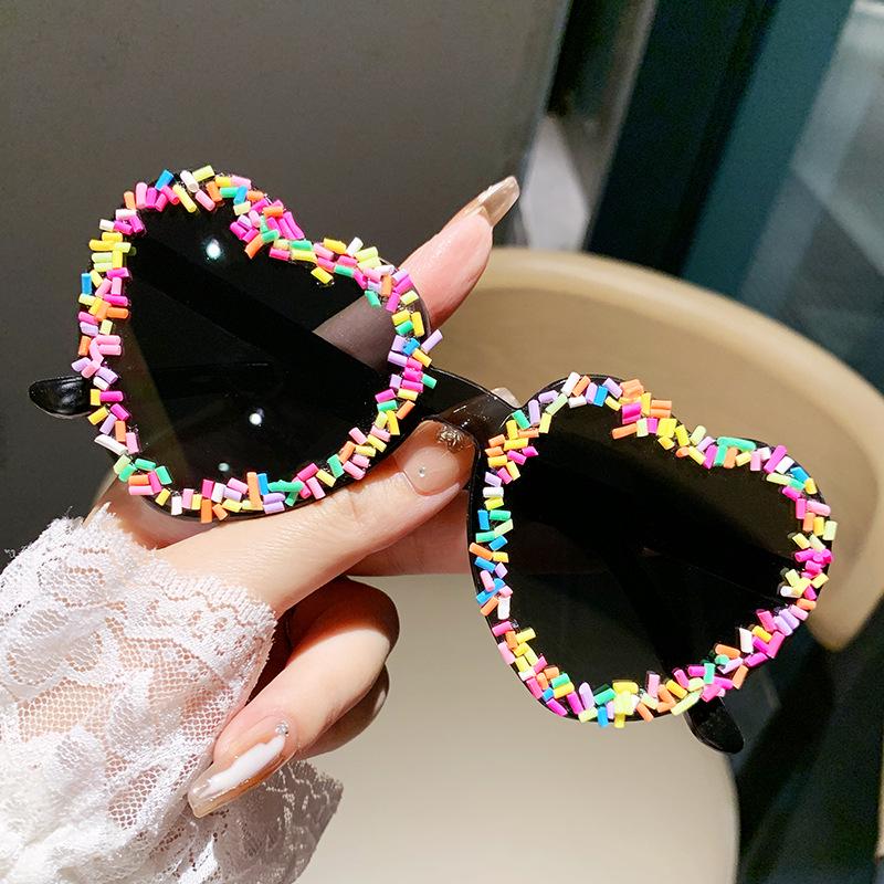 2024 European & American Heart-Shaped Personalized Fashion Sunglasses for Women - Trendy Party Beachwear