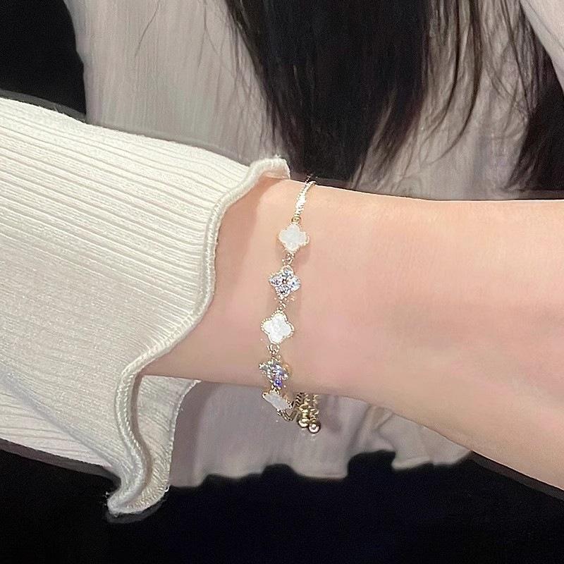Niche Design Four-Leaf Clover Bracelet Female Hundreds Of High-Level Sense Of Fashion Light Luxury Temperament Net Red Bracelet Hand Jewelry