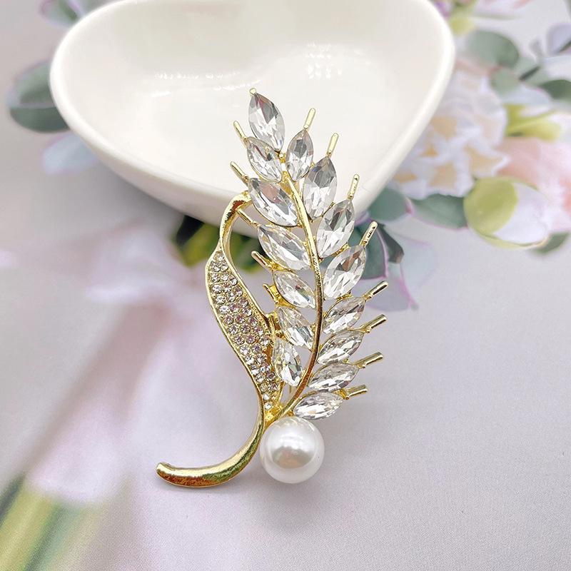 Элегантная золотая брошь  Колос пшеницы : Нишевый дизайн, Булавка от вырезов, Идеальный аксессуар для воротника. золотой