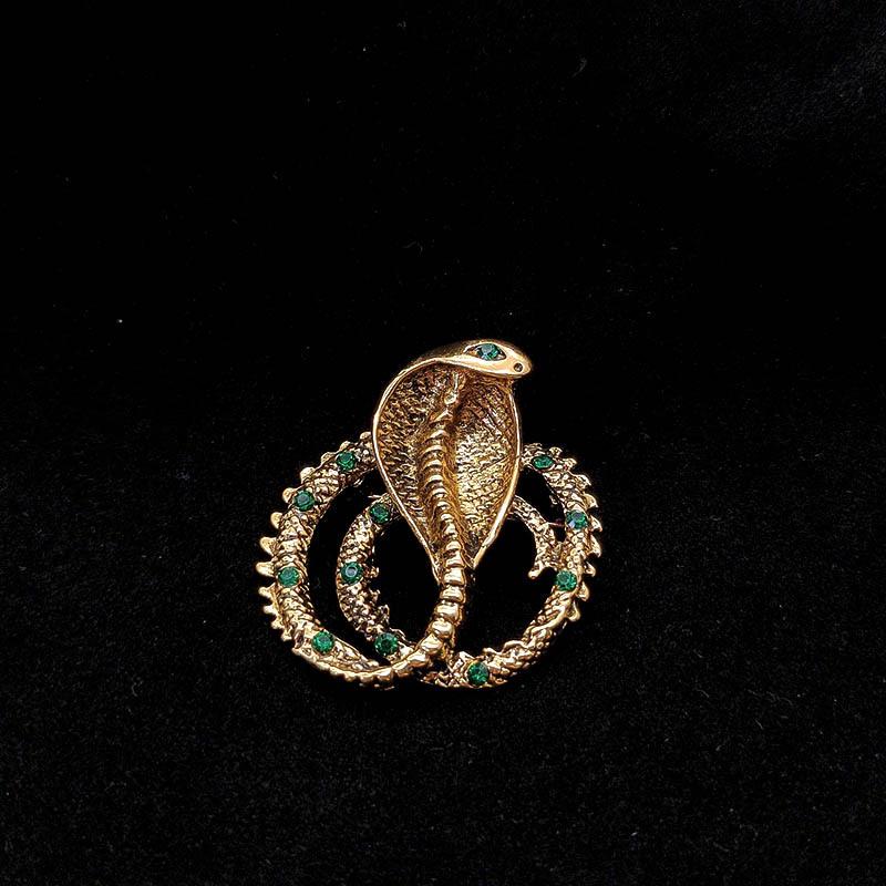 Retro Cobra Snake Brooch Pin for Men - Stylish Animal Badge for Suit Collars