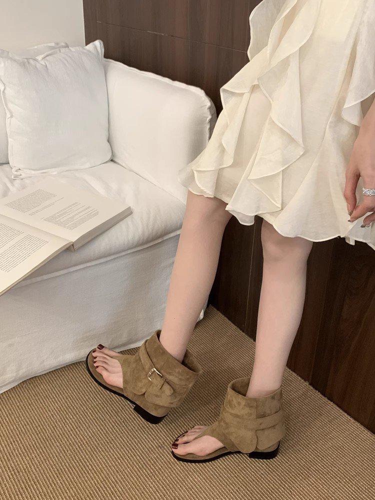 Soft leather version of French herringbone toe sandals women's 2025 summer new flat-bottomed cool boots loose sleeve warehouse tube short boots