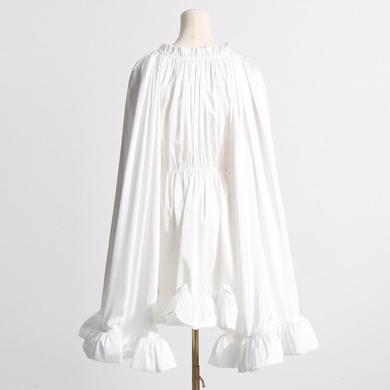 Sommermode 2025: Plissiertes Taillen-Rüschenkleid im Cape-Stil für Damen