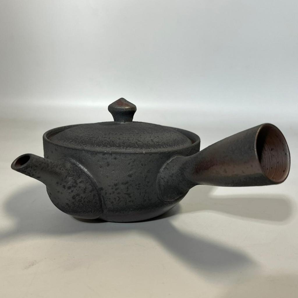 Nippon Tosai Benly Teapot, 1.5-inch Flat Bowl, Black Yuzu