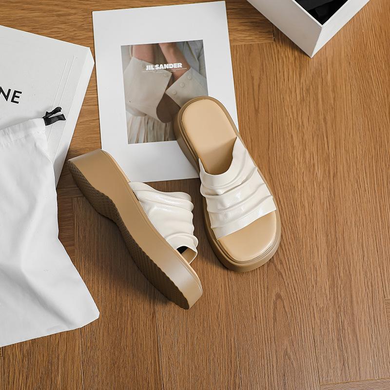 2025 summer new soft leather pleated thick-soled small versatile sandals women's one-pedal retro soft-soled muffin shoes