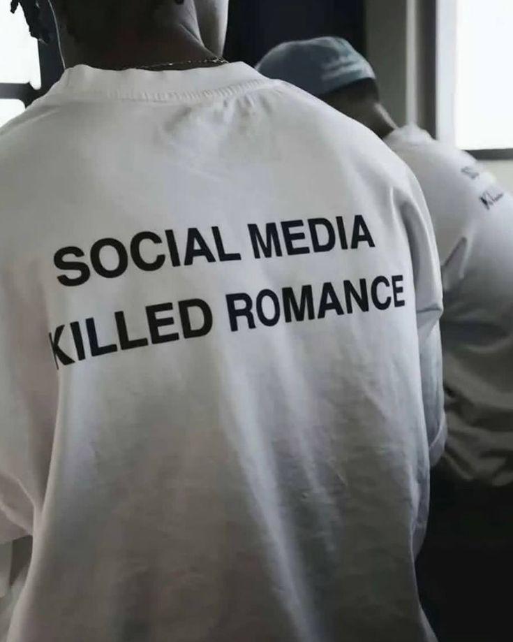 Unisex Vintage Oversized T-Shirt Social Media Killed Rounisexce Print Grafik auf dem Rücken T-Shirts Lässig Locker Streetwear Hip Hop Baumwoll Tops