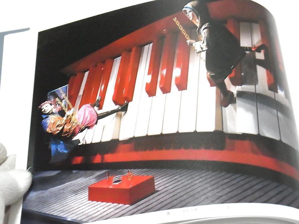 [USED] Shiseido Window Art 100